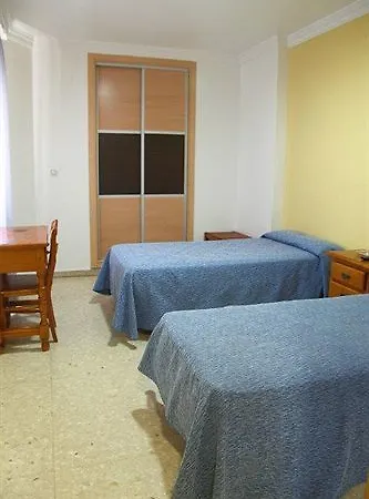 La Campana فندق