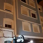 拉坎帕纳旅馆 *