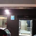 拉坎帕纳旅馆 *