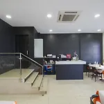 拉坎帕纳旅馆 *