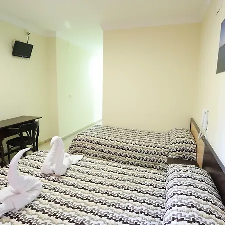 La Campana Hotel *
